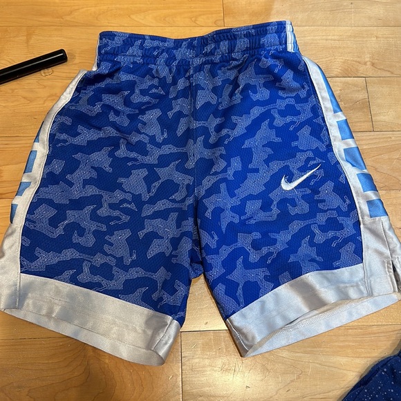 Bundle of 3 pairs Nike/Jordan Big boys blue shorts. Size M (10-12) - Picture 2 of 4